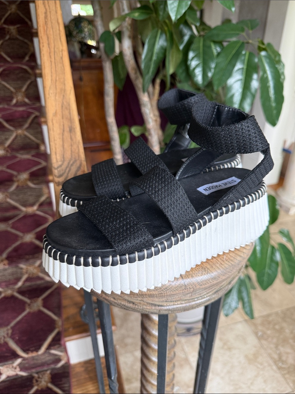 STEVE MADDEN SHELLI sandal, excellent condition size 7 1/2 - Picture 9 of 12